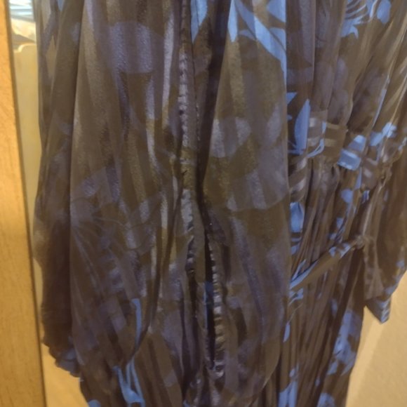 Dress - Picture 4 of 9